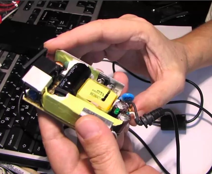 Ремонт блоков питания ноутбуков в Черняховске